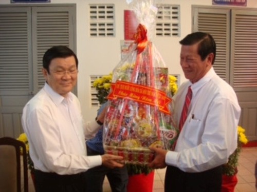 Le président Truong Tan Sang souhaite un Tet joyeux aux ouvriers - ảnh 1
